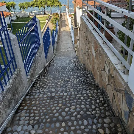 Kagias Apartments, Petalídhion