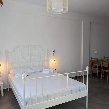Kagias Apartments, Petalídhion