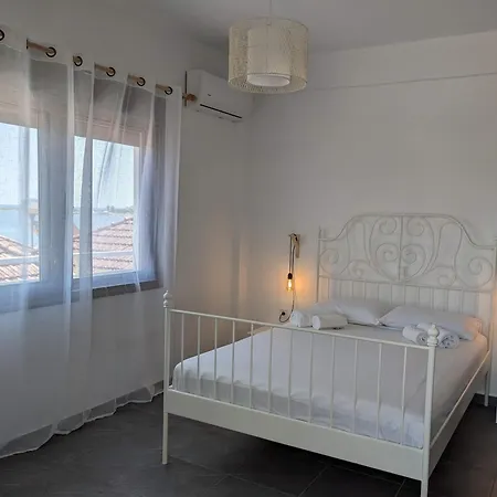 Kagias Apartments, アパート