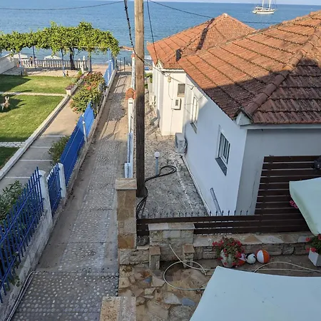 Kagias Apartments, Petalídhion