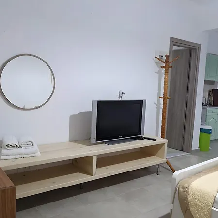 Kagias Apartments, Petalídhion