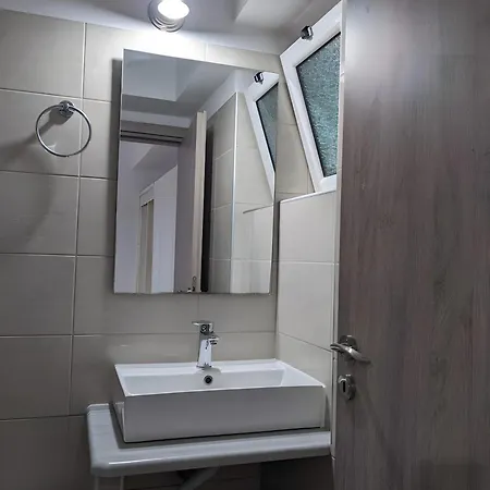 Kagias Apartments, Petalídhion