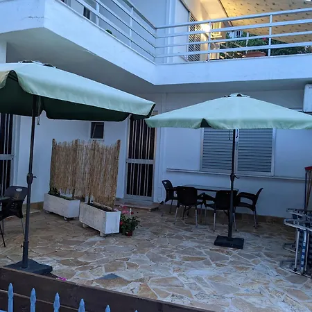 Kagias Apartments, アパート *