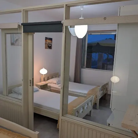 Kagias Apartments, Petalídhion